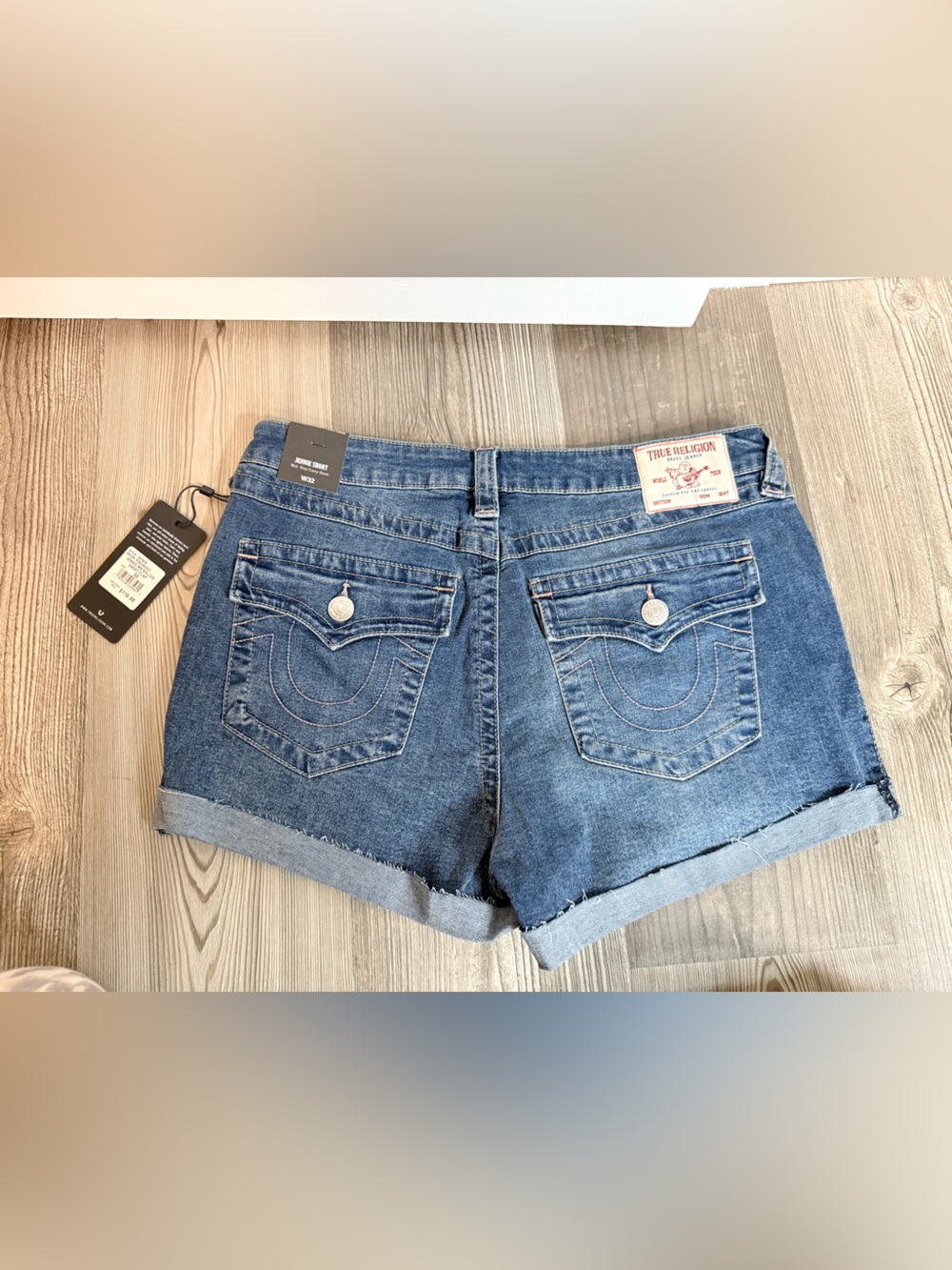 True Religion Jennie Medium Rise Curvy Rolled Short Flap - Picture 3 of 3